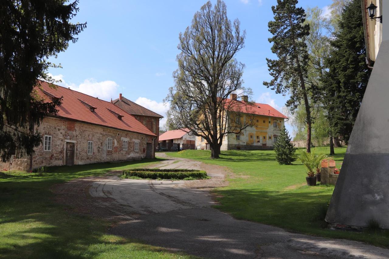 Ferienwohnung Jizdarna Zamek Skalice Ckyne Exterior foto